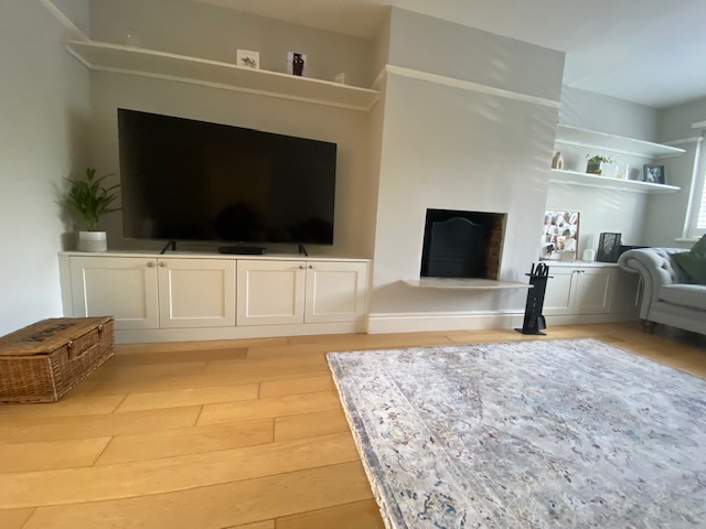 White Fitted Media Unit